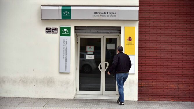 Entrada de la oficina de empleo  de Algeciras.