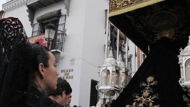 Una instantánea del Santo Entierro Magno que se celebró en Sanlúcar en abril de 2011.