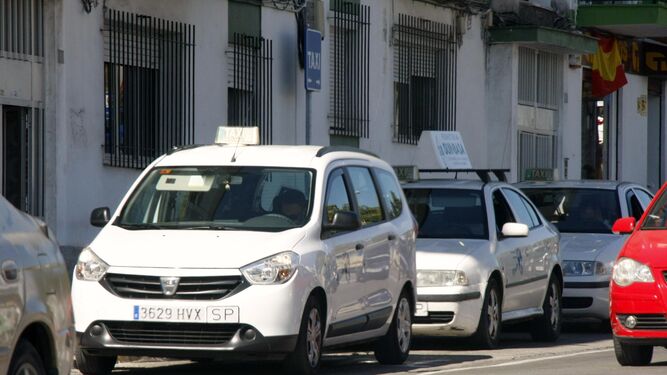 Los taxistas de El Puerto secundan el paro de diez a doce de la mañana este jueves.