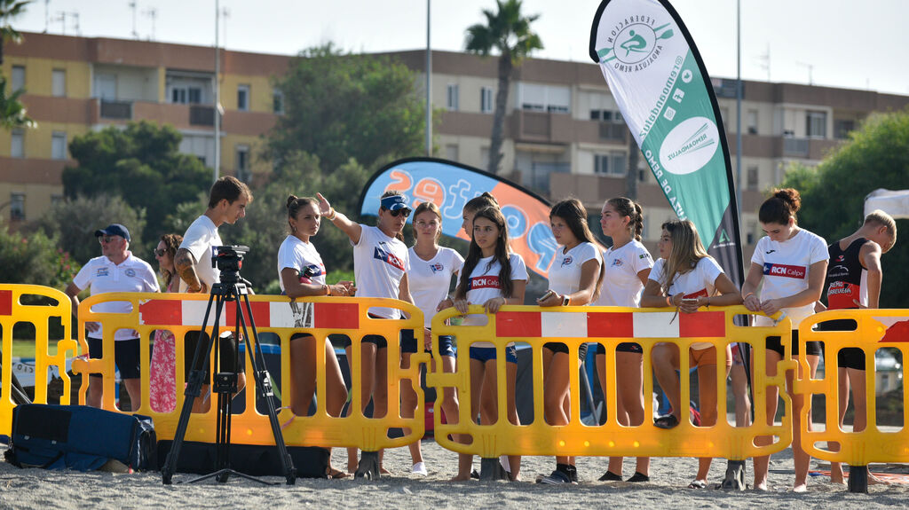 La segunda jornada del Campeonato de Espa&ntilde;a de remo beach-sprint de La L&iacute;nea, en im&aacute;genes