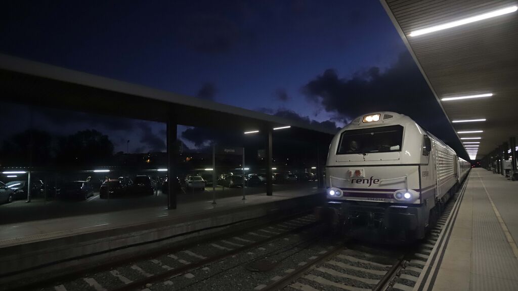 Fotos de la llegada  en tren de Iveta Radicova a Algeciras