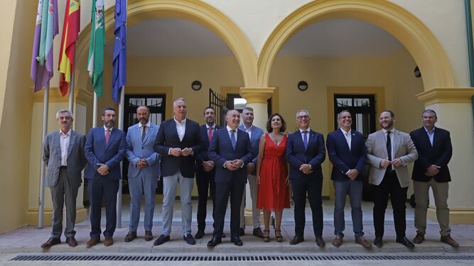 Las autoridades de  la comarca y la provincia presentes en el encuentro con la ministra María Jesús Montero, el pasado mes de agosto.
