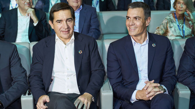 El presidente del BBVA, Carlos Torres Vila, y el presidente del Gobierno, Pedro Sánchez, en  la II edición del Foro de Sostenibilidad BBVA.