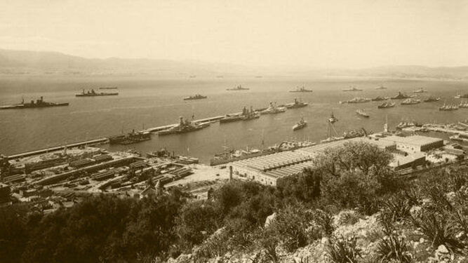 Sección meridional del puerto interior de Gibraltar donde la noche del ataque estaban amarrados los blancos de la operación B.G. 4.