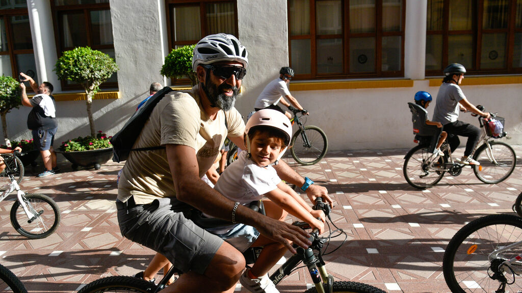 Celebraci&oacute;n del Dia de la Bicicleta en La L&iacute;nea