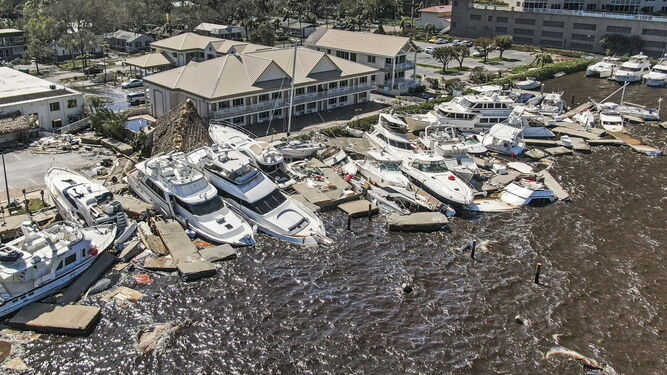 Imagen aérea que muestra los destrozos de 'Ian' en Fort Myers.