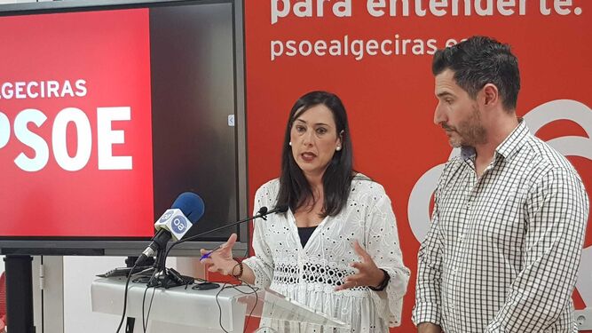 Rocío Arrabal y Fran Fernández, en la sede del PSOE.