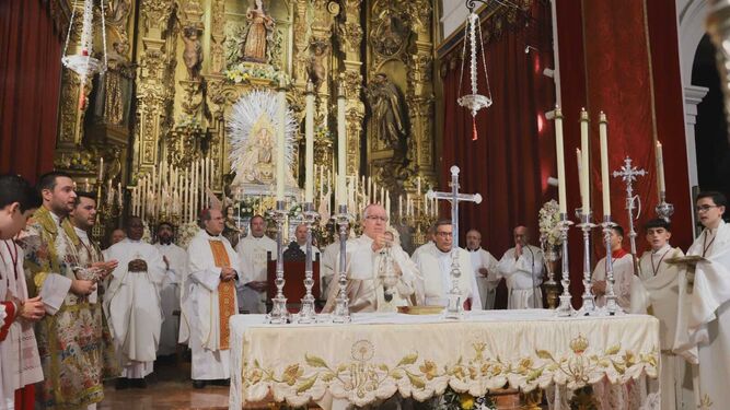 El arzobispo de Sevilla preside la misa con la que se ha iniciado el Año Jubilar de la Virgen de Valme.
