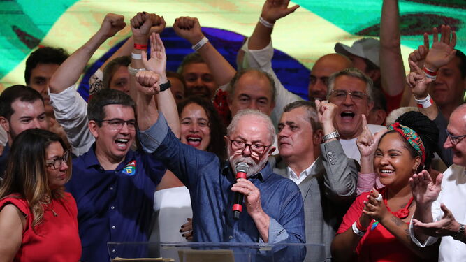 Lula da Silva pronuncia un discurso tras su triunfo en la segunda vuelta de las elecciones.