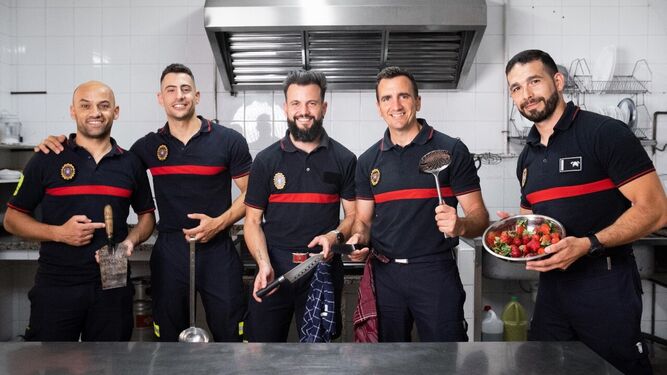 El equipo de bomberos de Huelva que aparece en el programa de Canal Cocina
