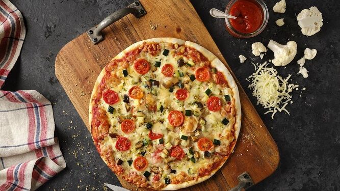 Imagen de una pizza de verdura.