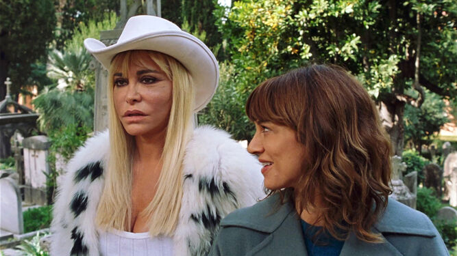 Vera Gemma y Asia Argento en una imagen del filme.