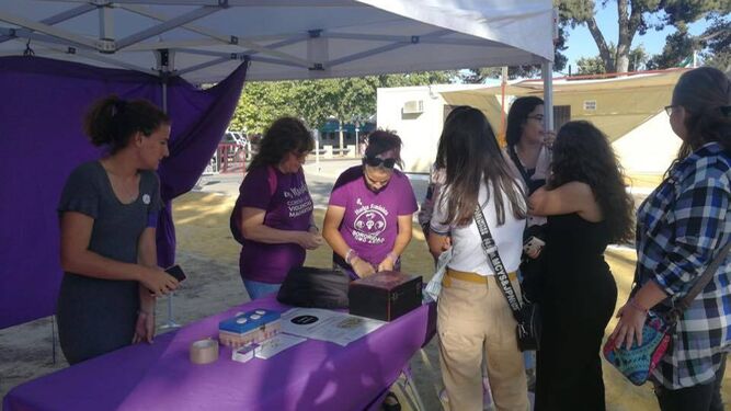 Un punto violeta instalado en la Feria de 2019 por voluntarias de Alerta Púrpura