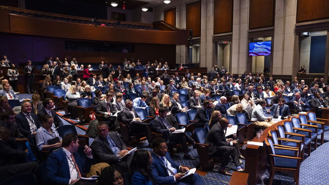 Los congresistas electos reciben indicaciones en el Capitolio.