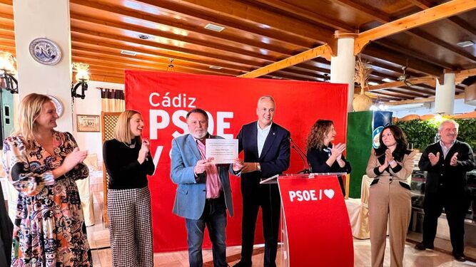 La ejecutiva del PSOE homenajea a Francisco Párraga.