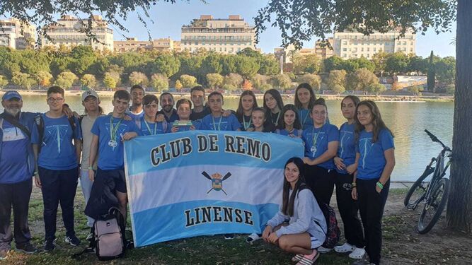 La expedición del Club de Remo Linense, en Sevilla