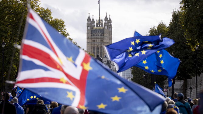 Banderas británicas y europeas en una marcha para revertir el Brexit el pasado mes de octubre.