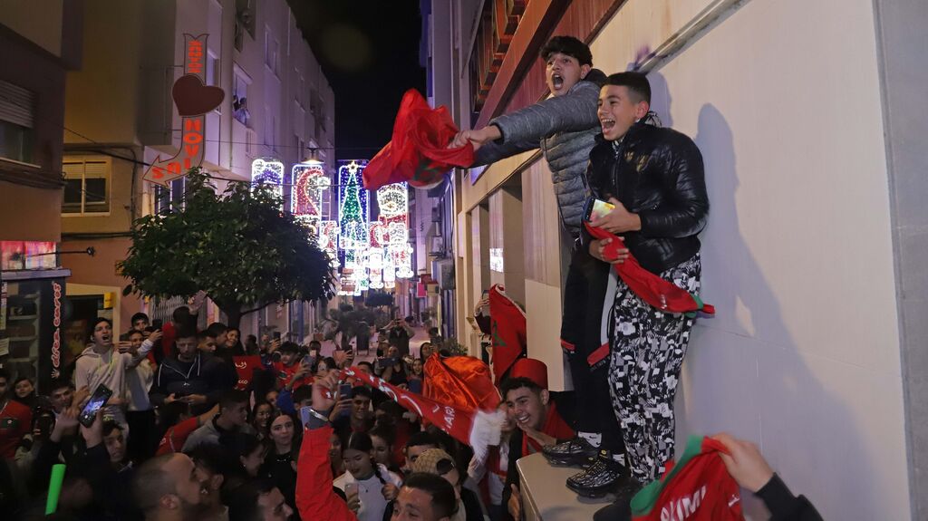 Fotos de la celebraci&oacute;n en Algeciras de la victoria de Marruecos sobre Espa&ntilde;a en Qatar