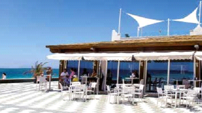 El restaurante La Gaviota ofrece unas preciosas vistas de la Bahía de Cádiz.