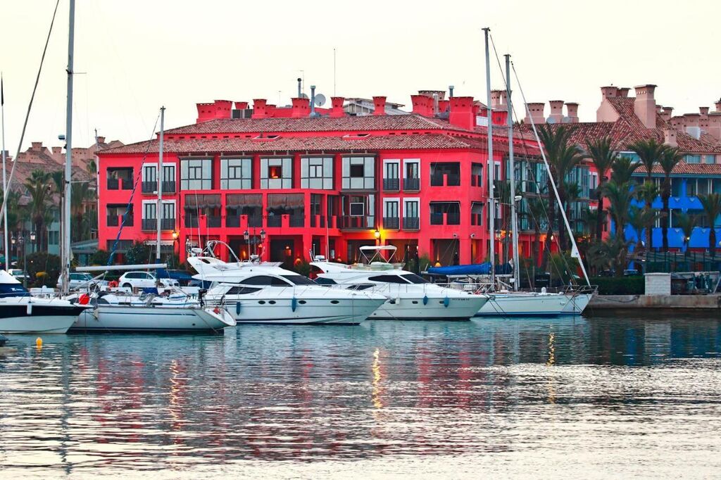 Messi compra con pol&eacute;mica un hotel en el puerto deportivo de Sotogrande