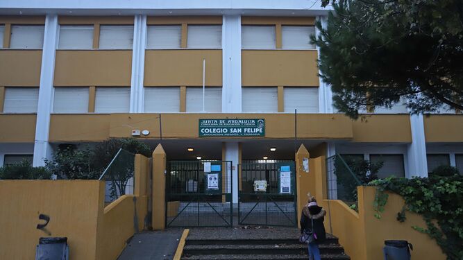 La entrada al colegio San Felipe de La Línea.
