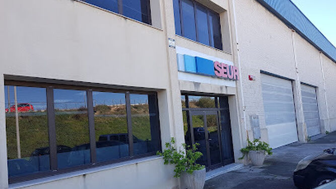 Una imagen de la actual sede de Seur en el polígono Las Salinas.