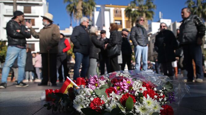 Fotos de la concentración y el minuto de silencio por el ataque yihadista en Algeciras