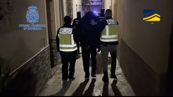 Momento de la detención de los dos presuntos yihadistas de El Ejido (Almería).