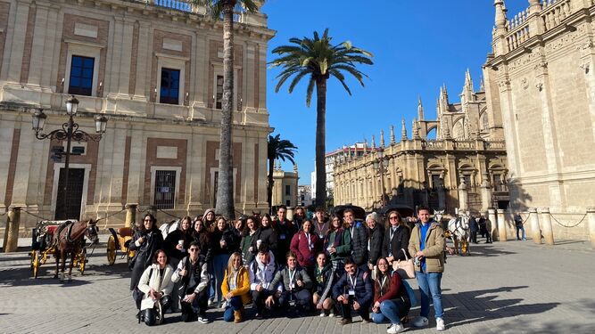 Visita de la expedición Erasmus + del colegio Las Carmelitas a la ciudad de Sevilla.