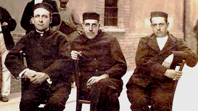 Largo Caballero, Besteiro y Saborit en el Penal de Cartagena (1917).