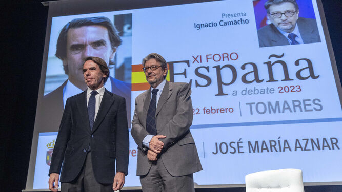 José María Aznar e Ignacio Camacho, presentador del acto en Tomares.