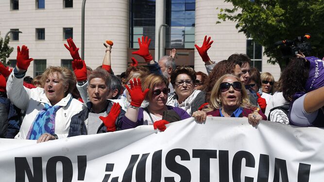 Manifestación en Pamplona por el caso de delito sexual más conocido de los últimos años, el de la Manada.