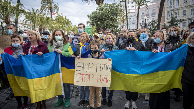 Manifestación en Cádiz contra la guerra en Ucrania.