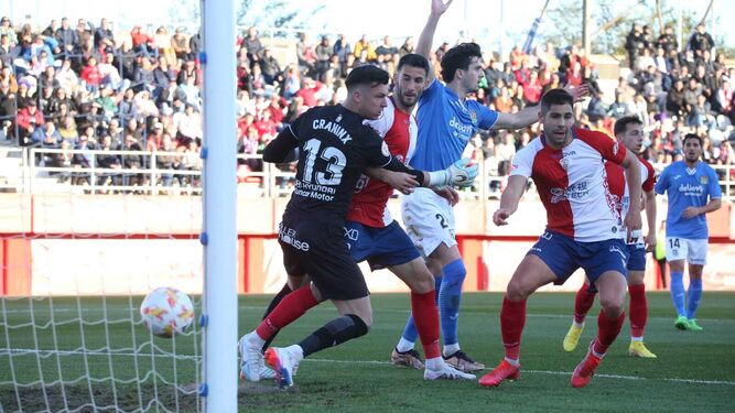 La acción del 1-0 del Algeciras ante el Fuenlabrada.