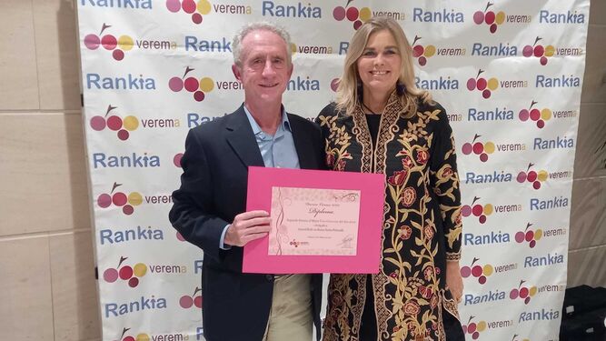 Agustín Benjumeda y Brita Hektoen recogieron la Medalla de Plata de los prestigiosos Premios Verema  2022.
