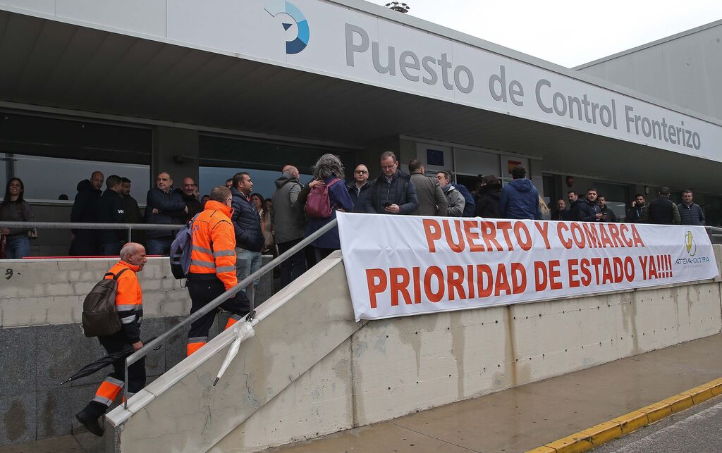 Fotos de la concentraci&oacute;n en el PIF del puerto de Algeciras