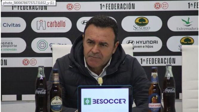 Salmerón, entrenador del Badajoz, en rueda de prensa