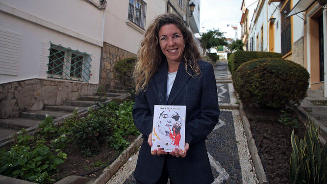 La periodista Gloria Sánchez-Grande, autora de la novela 'Por estar vivos'.