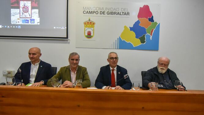 Ángel Sáez, Alfonso Escuadra, Juan Lozano, y Carlos Gómez de Avellaneda, durante la presentación de 'Objetivo Gibraltar'.