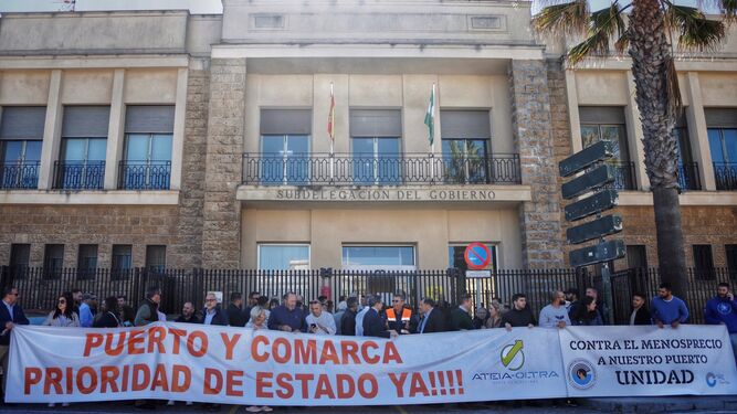 Los transitarios del Puerto de Algeciras protestan en Cádiz frente a la Subdelegación del Gobierno