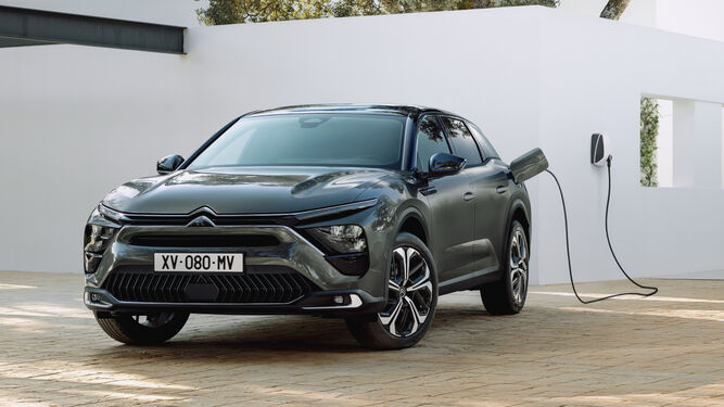 Citroën suma una segunda versión híbrida enchufable al C5 X, ésta de 180 CV
