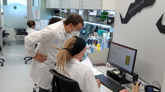 Especialistas analizan resultados en el Instituto de Oncología del Vall d'Hebron.