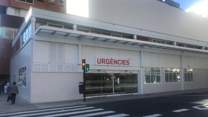 La puerta de Urgencias del Clínico Universitario de Valencia, el hospital donde ocurrieron los hechos.
