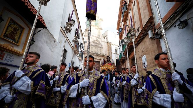 Imágenes de la cofradía del Nazareno de Santa María en la Semana Santa de Cádiz 2023