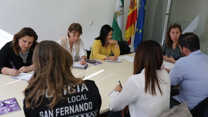 Reunión de trabajo de la mesa local contra la violencia de género de San Fernando.