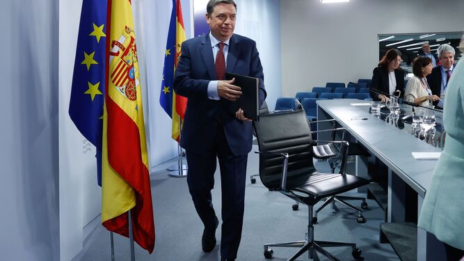 Luis Planas en la rueda de prensa posterior al Consejo de Ministros.