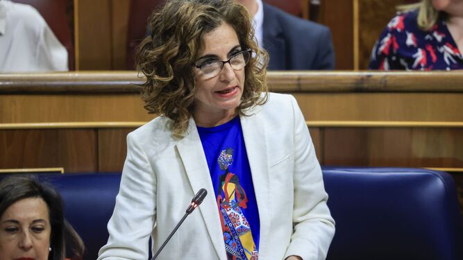 María Jesús Montero, en la sesión de control al Gobierno en el Congreso este miércoles