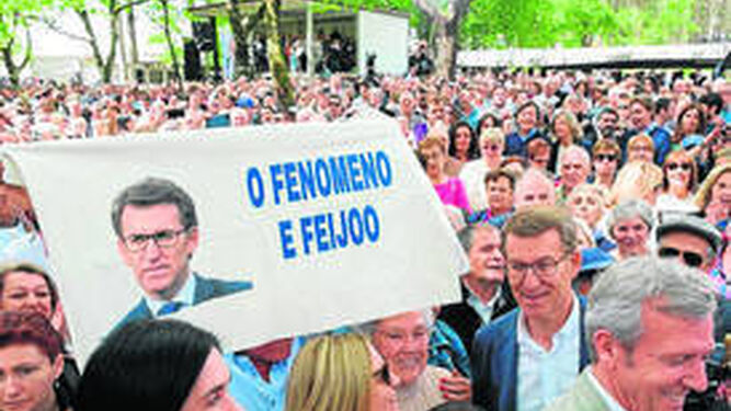 Núñez Feijóo y el presidente de la Xunta, Alfonso Rueda, ayer en La Coruña.