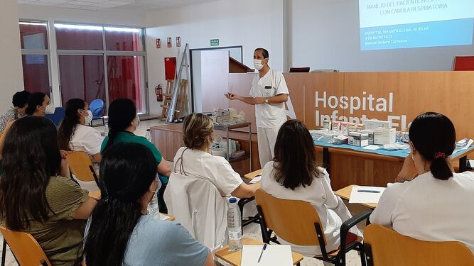 El Hospital Infanta Elena forma a sus profesionales de enfermería en el cuidado de pacientes con cánula respiratoria