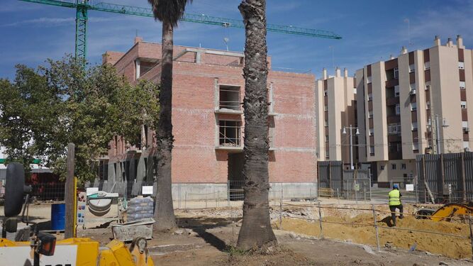 Zona de los antiguos pisos militares de La Ardila donde un promotor privado ya construye nuevas viviendas.